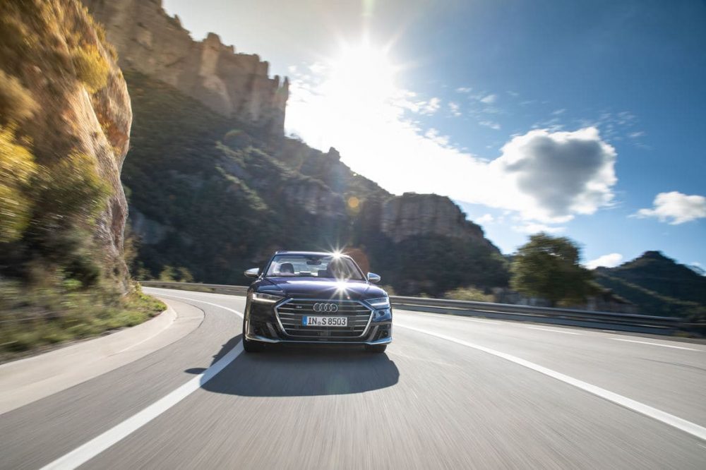 Audi S8 weitere Impression der Front mit schickem Audi S8 und seinem Grill mit Marke S8