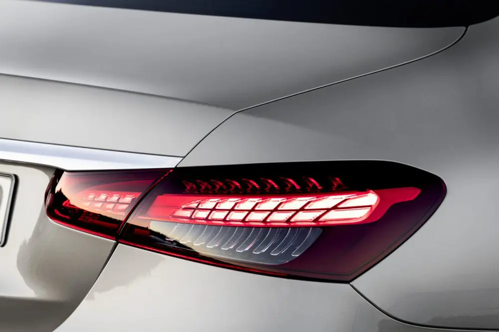 Mercedes E-Klasse MoPf 2020 zweigeteilte Heckleuchten