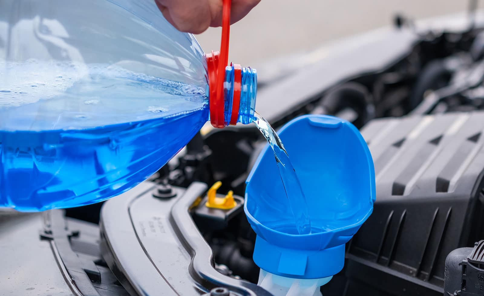 Wischwasser nachfüllen: Wasser auf Stecker? - Allgemein - Polestar