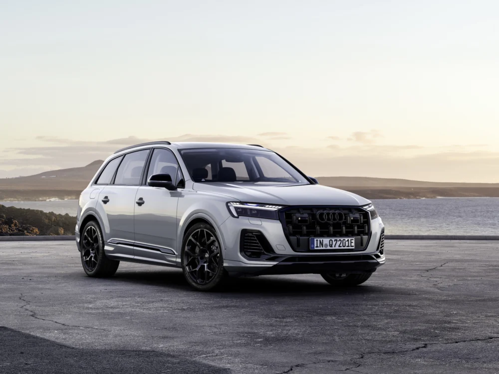 Static photo, Colour: Satellite silver, metallic