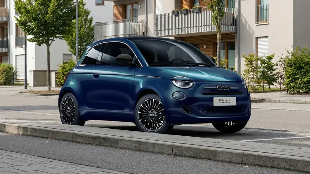Fiat 500 La Prima am Straßenrand