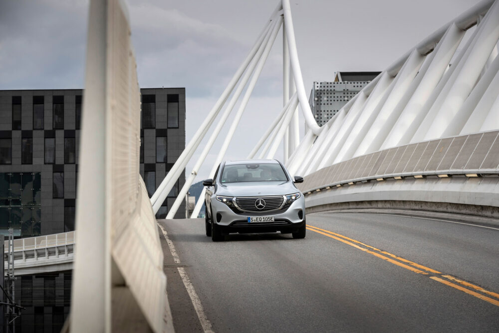 mercedes eqc 03